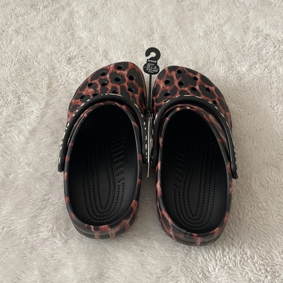 (NWT) Crocs Classic Unisex Animal Remix Clogs Black Multi Animal, Size: W7, M5 - Picture 4 of 17